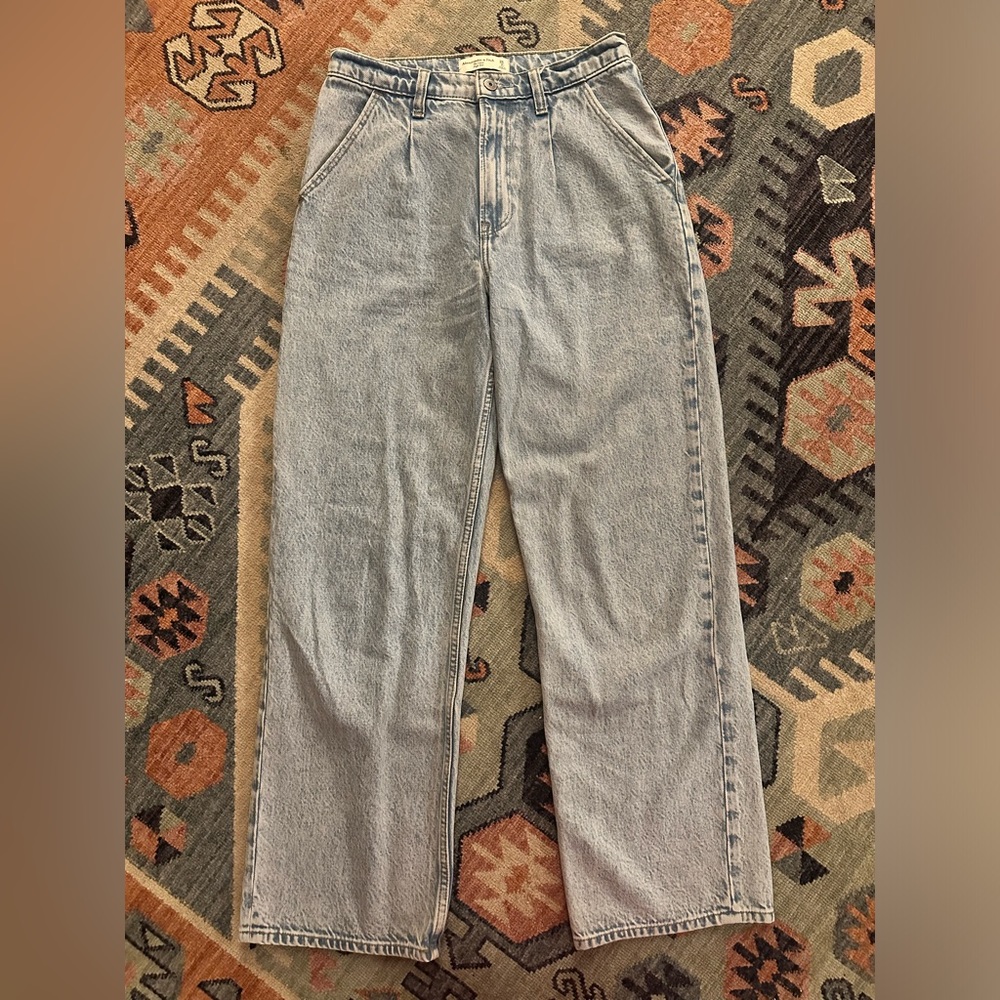 Abercrombie The Loose High Rise size 2 light wash.
